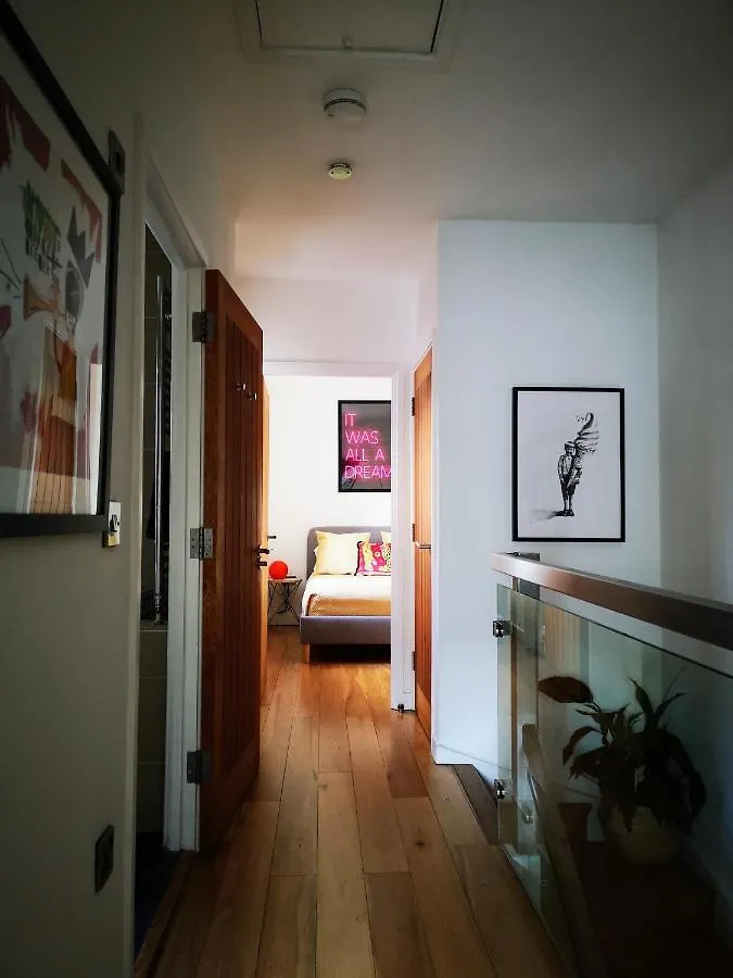 بيت للعطل Beautiful Central Townhouse W/ Parking For 2 Cars برايتون