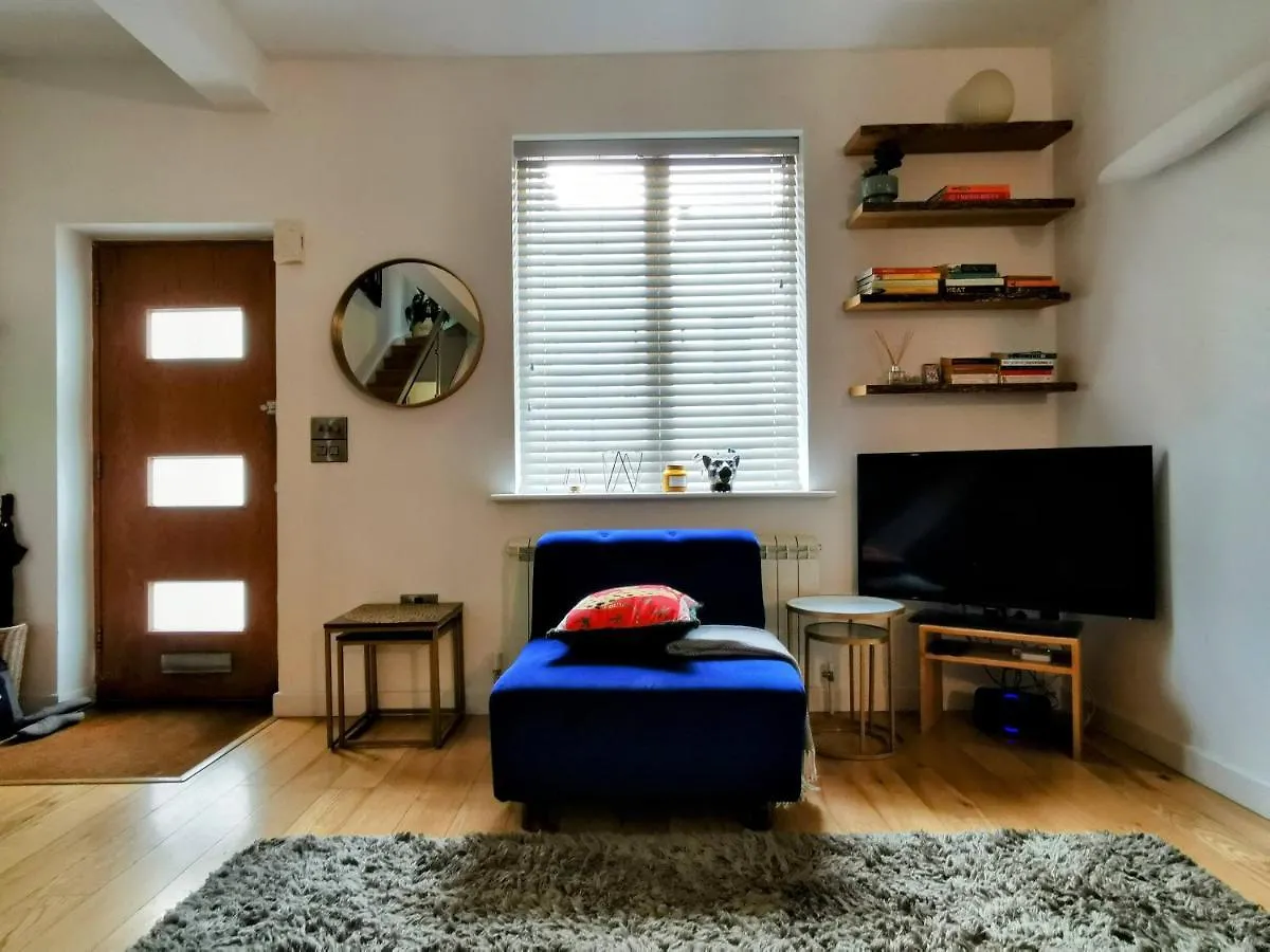 Beautiful Central Townhouse W/ Parking For 2 Cars برايتون بيت للعطل